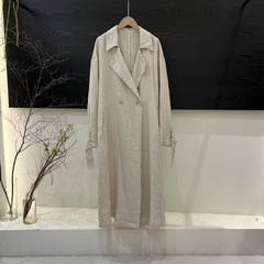 純色の長袖のゆったりとした薄い亜麻の女性式の春の新型2025はやせている気質が現れます。