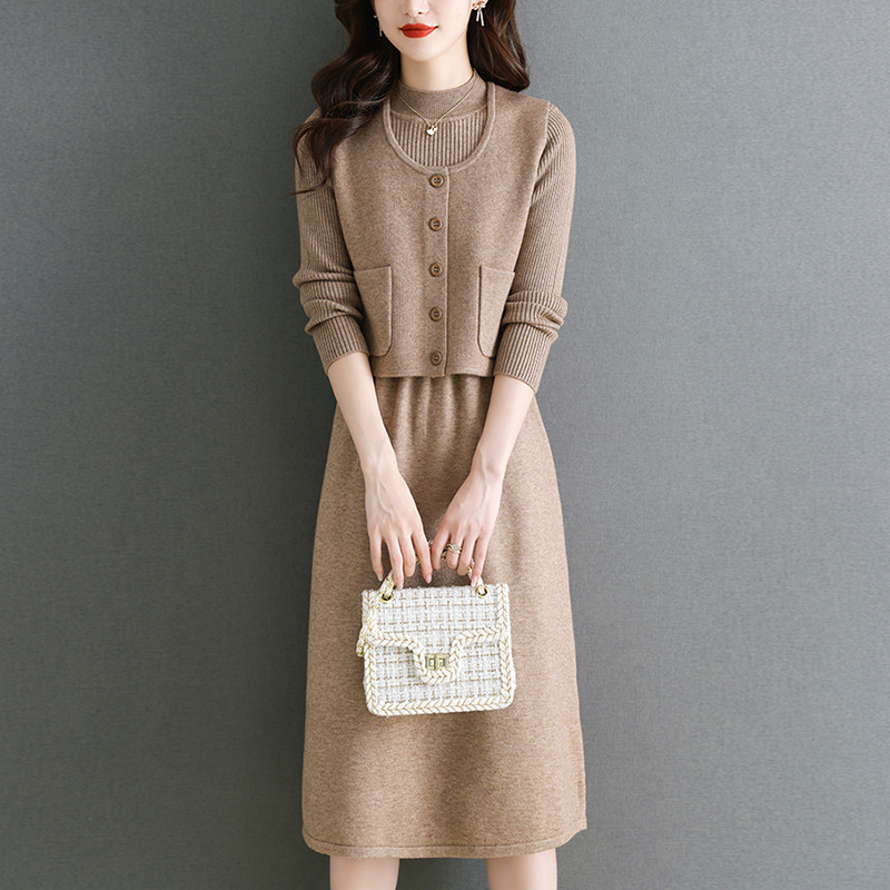 秋冬2023新款洋气配大衣毛衣裙背心打底裙时尚两件套针织连衣裙女