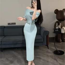 法式蓝色针织一字肩连衣裙女2026夏季感御姐气质修身包臀裙长裙子