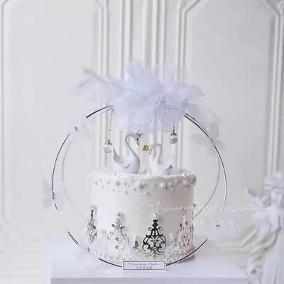 蛋糕装饰小红书新品铁圈花环羽毛花朵花艺蝴蝶珍珠流苏蛋糕摆件|ms