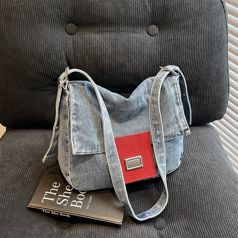 Denim capacious shoulder bag