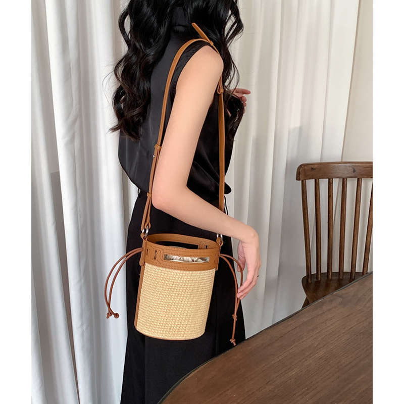 Crowdsourced Design Grass für Frauen 2024 Neue Farbkontrast-gewebte Bucket Crossbody-Umhängetasche für Damen zum Pendeln_voghion.com