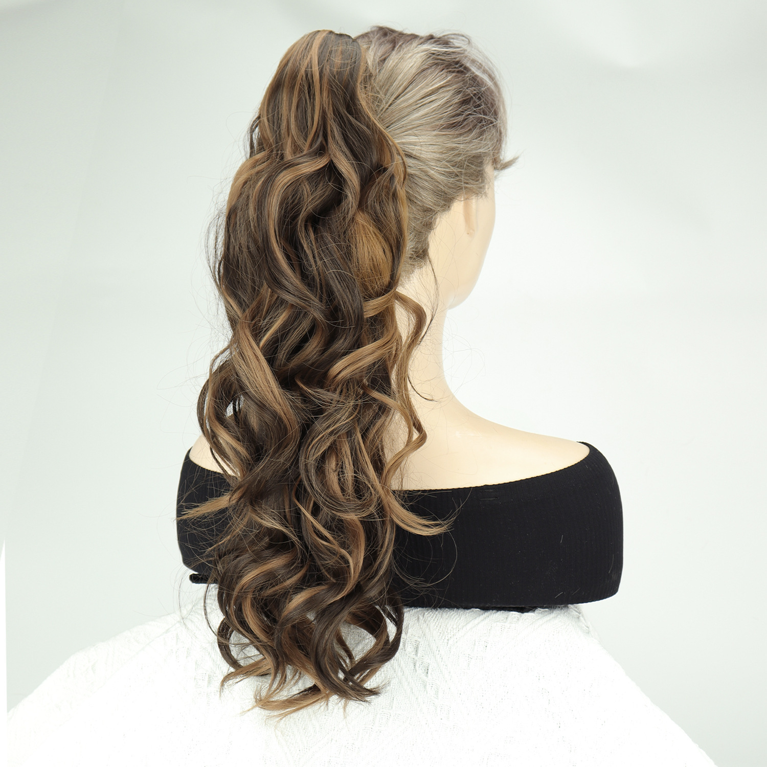 Europeos y estadounidenses explotaron pelucas de cola de caballo para mujeres agarrando clip de pelo rizado simulación de cabello natural cola de caballo