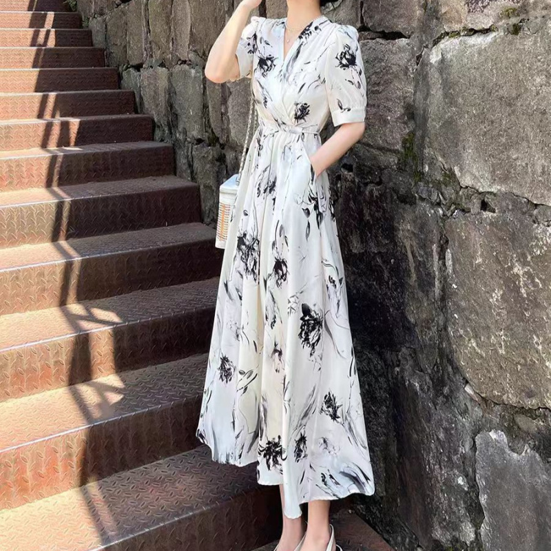 White Floral Dress for Women, 2026 Summer New Style, Elegant Waist-Cinching, High-End Exquisite French Tea Break Style, Petite Long Dress White Floral Dress for Women, 2026 Summer New Style, Elegant Waist-Cinching, High-End Exquisite French Tea Break Style, Petite Long Dress