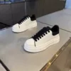 SU000 white black