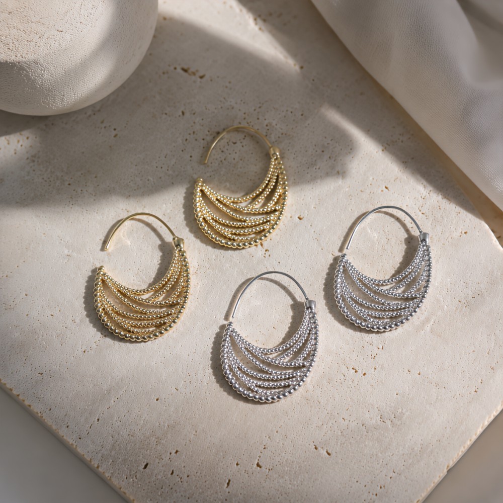 New hollow texture earrings, fashionable and light luxury style, unique and simple, versatile niche design textured hoop earrings for women