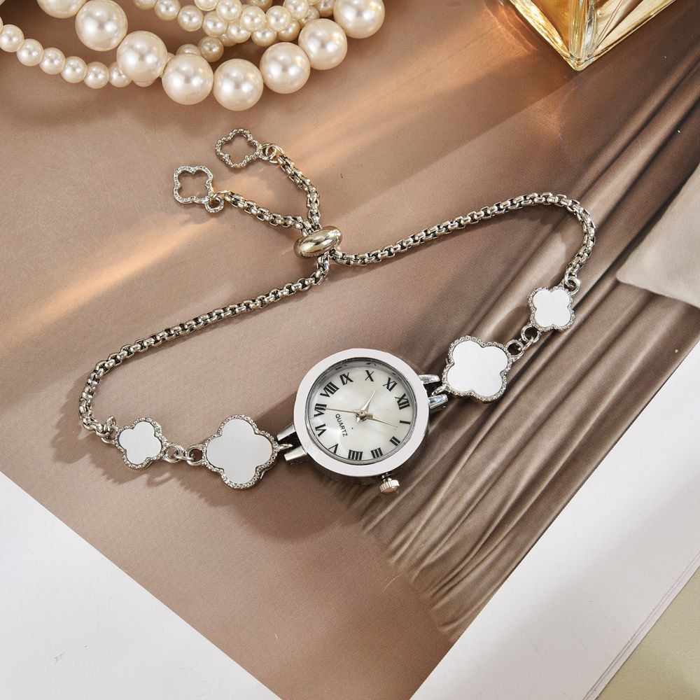Reloj de estudiante transfronterizo Fritillaria ins estilo universitario temperamento esfera pequeña decoración de trébol de cuatro hojas pulsera perezosa