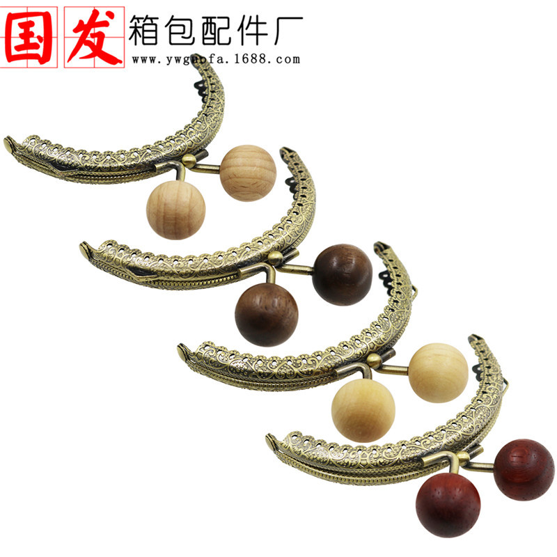 Una sola oreja 8.5CM semicircular encaje en relieve de madera oro 20mm perlas de caramelo japonés 4 cabezas de caramelo opcionales