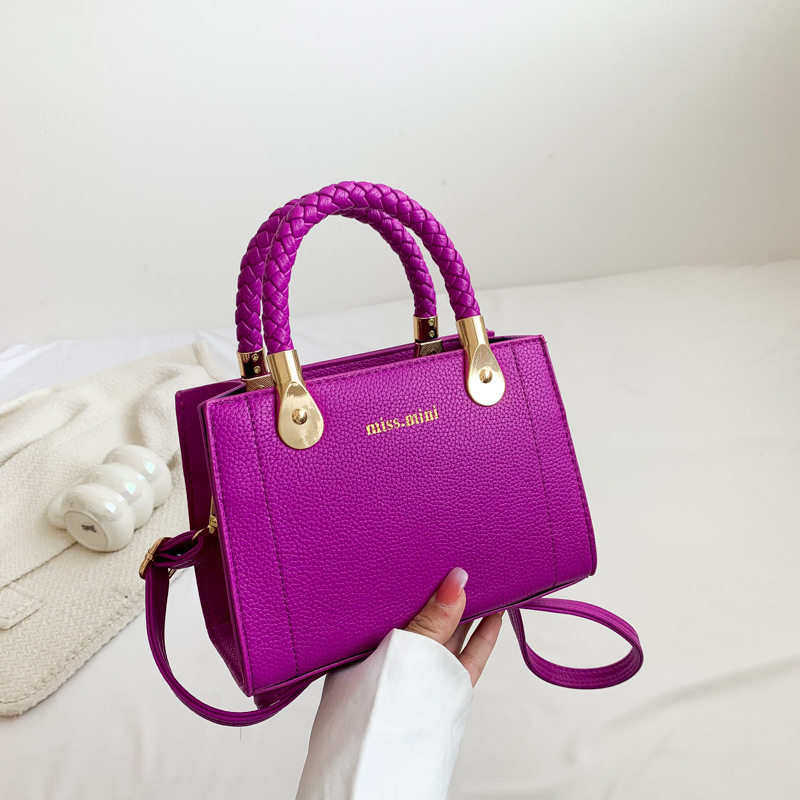 Bolso de mano de color sólido simple de estilo occidental para mujer bolso pequeño de cercanías 2023 bolso de mensajero de todo fósforo bolso de ocio marea