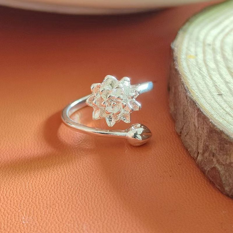 女性用の小さな新鮮で芸術的な蓮の花リング、ファッショナブルなエスニックスタイル、開口部調整可能、ニッチな軽い高級スタイルのリング|undefined