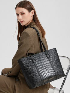 (Cross-border trading), universal capacious one-shoulder bag, genuine leather, crocodile print