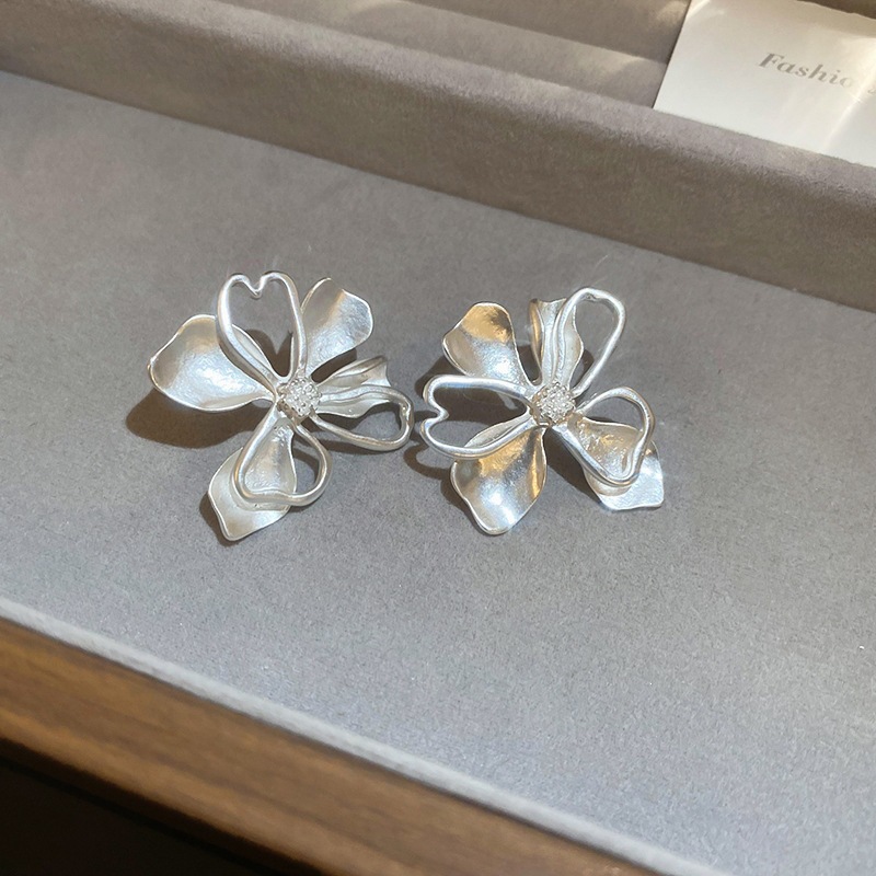 Nicho de diseño de plata amor geometría bola aguja de plata pendientes transfronterizos venta caliente minimalista viento frío fábrica de alto nivel image 35