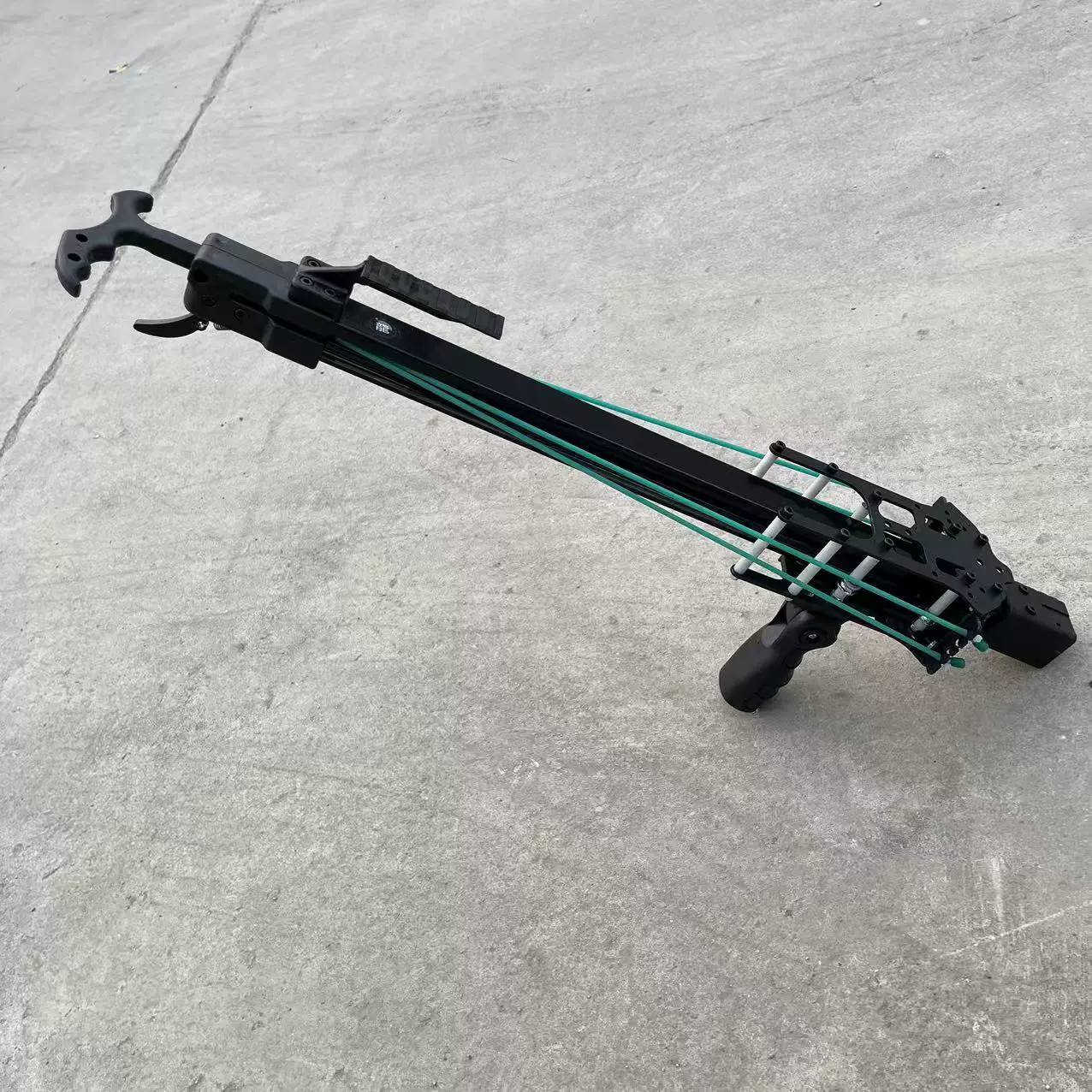 跨境精准新款闪龙连发复合弓户外射箭弹弓激光射击钢珠