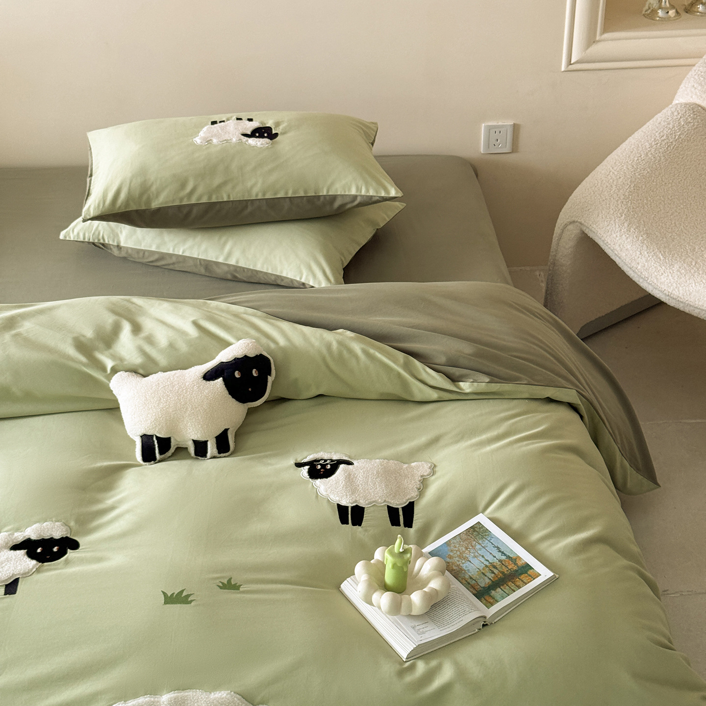 Luxury 100s Long-staple Cotton Bedding Set With Towel Embroidery_voghion.com