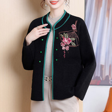 洋气夫人时尚外套春秋款中老年妇女上衣服妈妈装秋装针织开衫