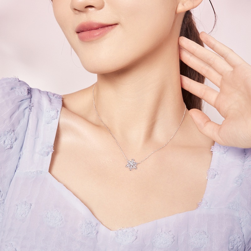 S925 Sterling Silber Schneeflocke Halskette weibliche Nische Mode neue Pullover Kette Schmuck Gefrorene Weihnachten Anhänger_voghion.com