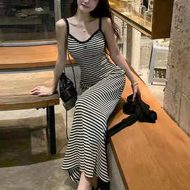 法式包臀长裙子女夏季新款时尚休闲款a字条纹修身显瘦吊带连衣裙