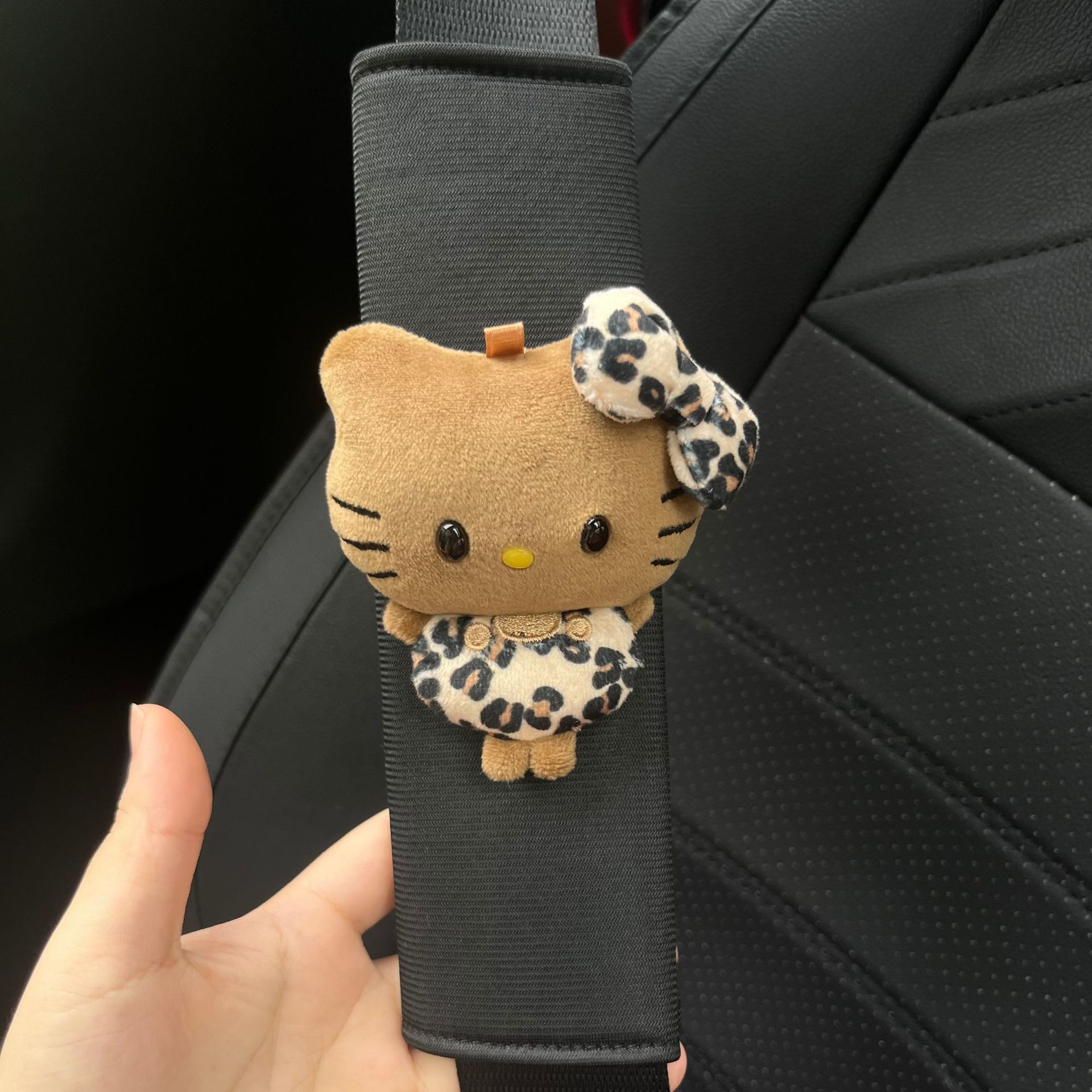 Black Leather Mini Hello Kitty Seatbelt Shoulder Pads, Cute Car Interior Accessories, New Car Gift