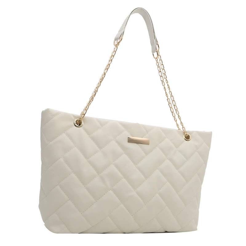 Capacious shoulder bag with diamond pattern, one-shoulder bag, city style, chain bag