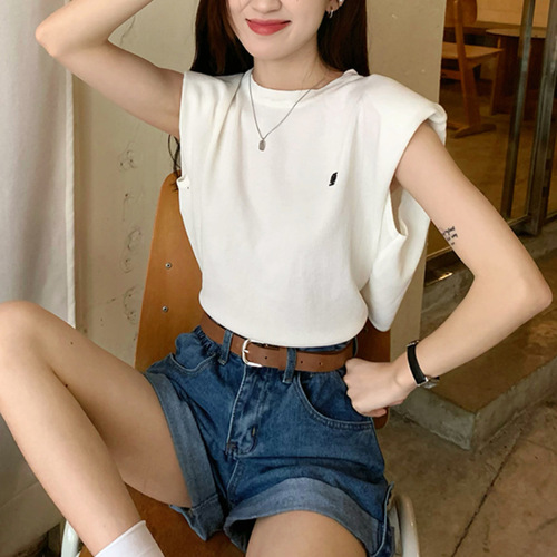 New versatile loose right-angle shoulder sleeveless striped knitted vest shoulder padded shirt for women summer fashion paired with ice silk round collar