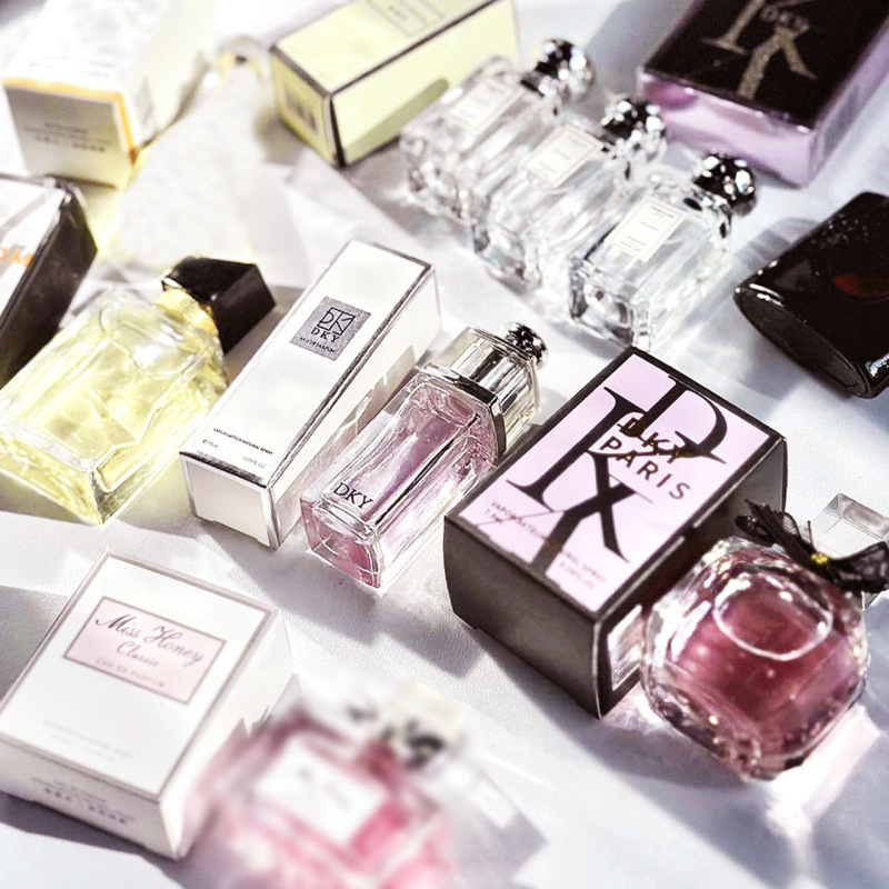 Q version of ladies perfume 7.5ml blue wind chimes no man's land black opium free water reversal Paris lasting fragrance Q version of ladies perfume 7.5ml blue wind chimes no man's land black opium free water reversal Paris lasting fragrance
