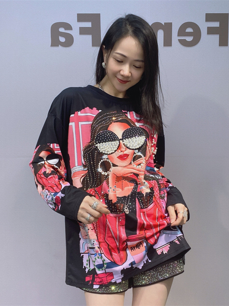 Comercio exterior de mujeres europeas y estadounidenses cuello redondo suelto camiseta de manga larga impresión 3D de moda gran cuentas de clavos con camisa de manga larga