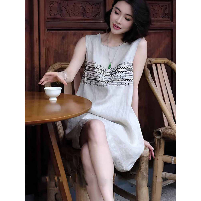 2026 Summer New Versatile Sleeveless Vest-Style Artistic Dress Cotton-Linen Round-Neck Heavy Embroidery Design Dress 2026 Summer New Versatile Sleeveless Vest-Style Artistic Dress Cotton-Linen Round-Neck Heavy Embroidery Design Dress