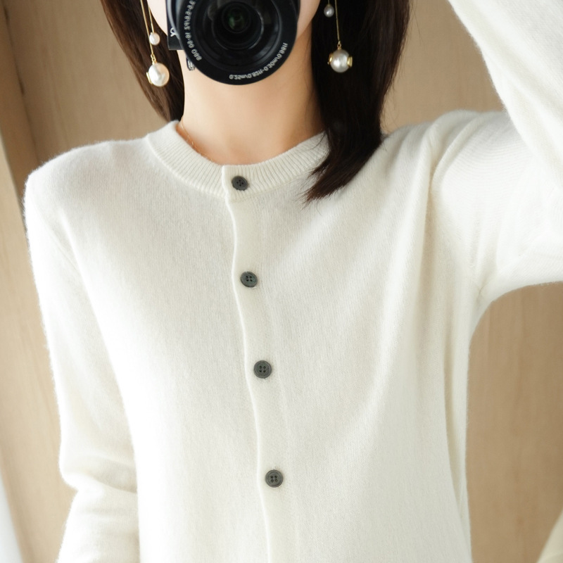 Knitted sweater women's cardigan early spring jacket 2022 new spring bottoming shirt crew neck sweater coat