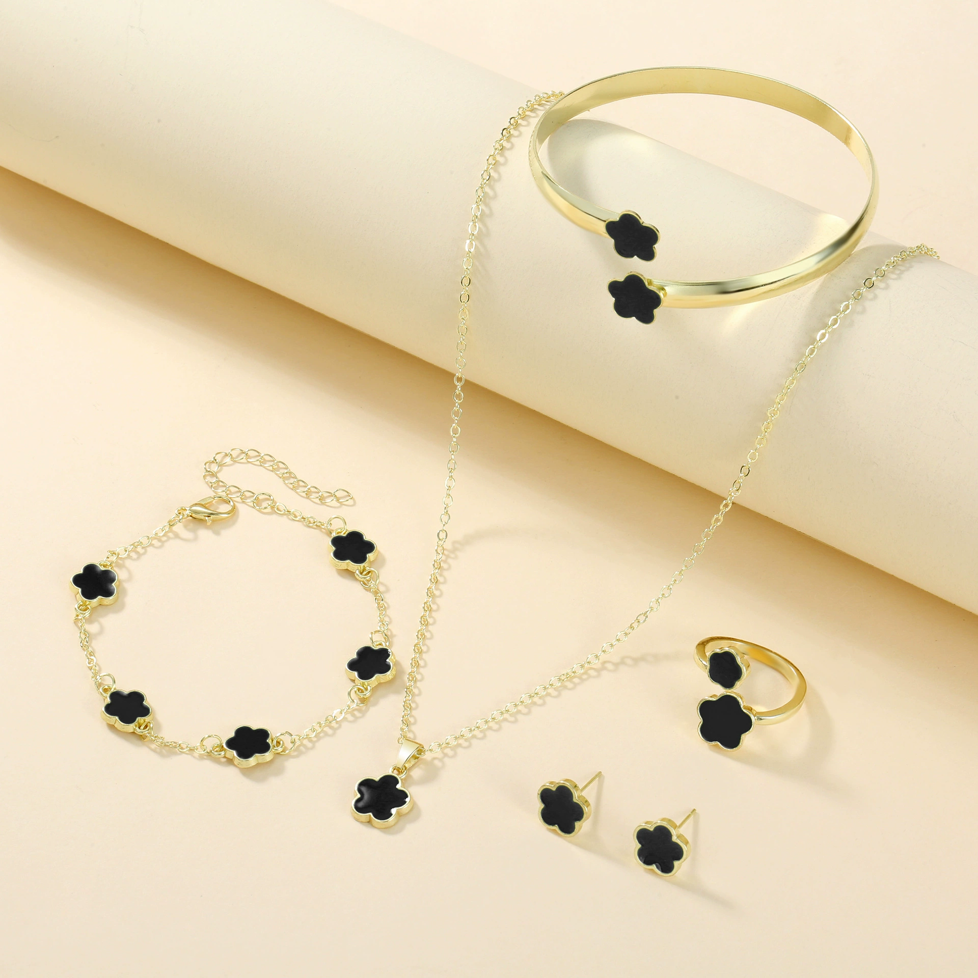 Трансграничные горячие продажи счастливый цветок Ювелирный набор акриловый браслет браслет из клевера колье кольцо серьги гвоздь женщины оптом