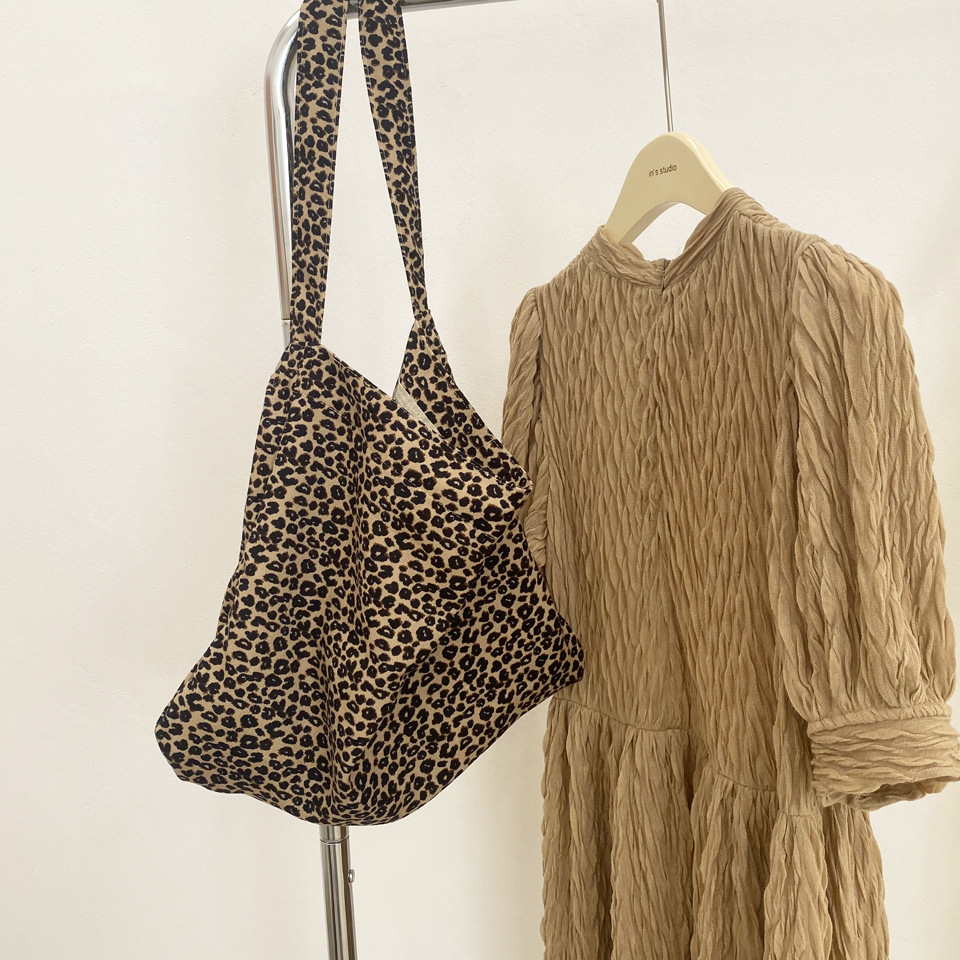 Korean Instagram Fragmented Flower Kong Xiaozhen White Lily Same Large Capacity Internet Red Single Shoulder Diagonal_voghion.com