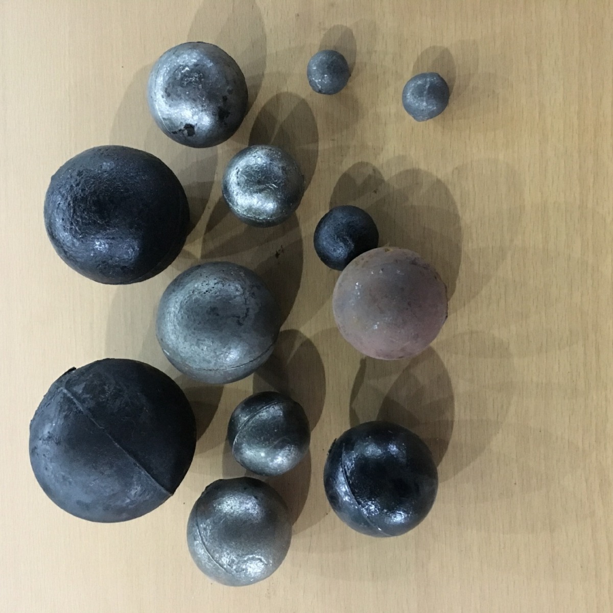 厂家供应铬铸球球磨机专用钢球实心耐磨硬度高高密度铸铁低铬合金