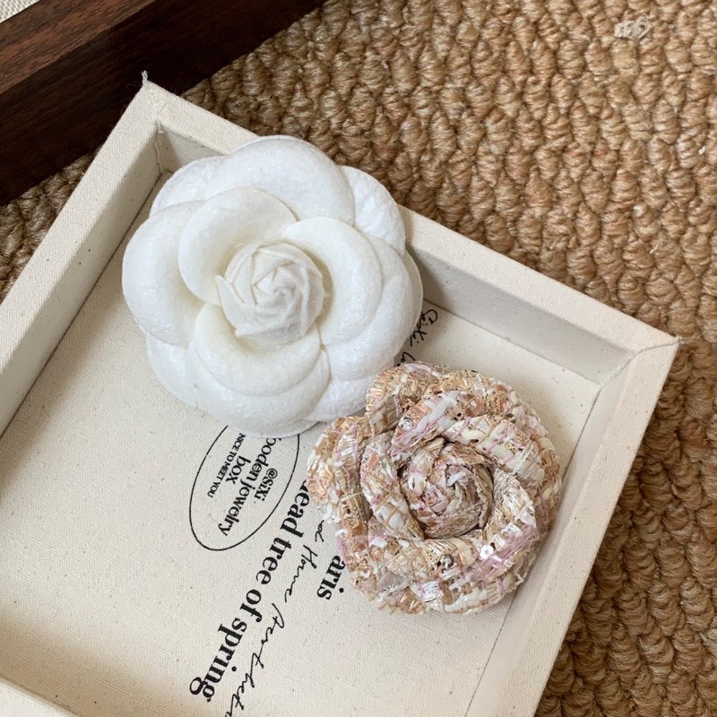 美拉德棕咖色小香风山茶花胸针复古百搭胸花配饰别针设计感秋冬女|undefined
