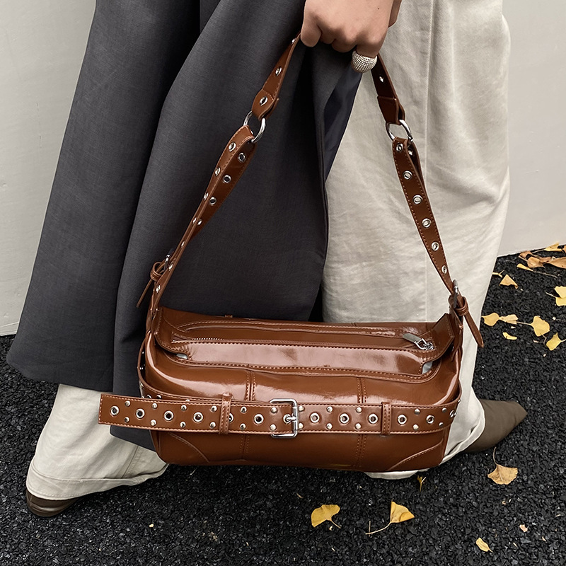Bolsas de viaje transfronterizas nicho de mujer punk estilo de hombro bolsas de brazo 2025 nuevas bolsas de palos casuales