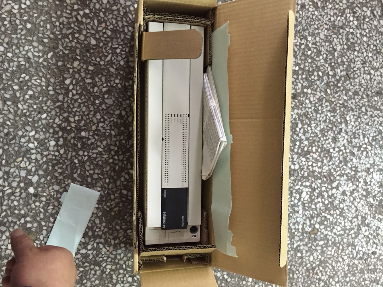 原装正品FX3U-128MR/ES-A  FX3U-128MT/ES-A工程余货质保一年