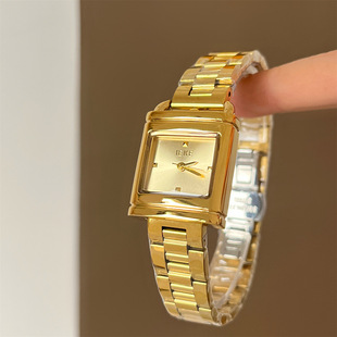 2025�¿��i��Ů���й��L�����ֱ�Ů��͹ń����ɫС���p��ʯӢ��