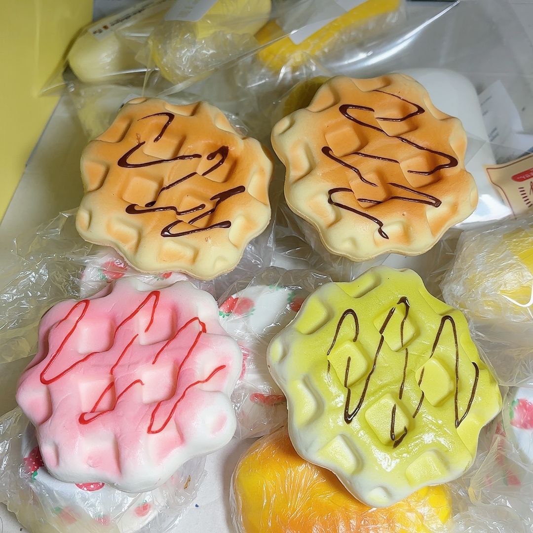 Venta caliente squishy Super lento crudo embrión blanco en blanco embrión pan lento rebote pellizco Música mano húmeda suave lento se puede enviar en nombre