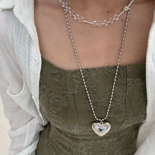 Sweet and Cool Niche Exaggerated Big Heart Metal Long Necklace for Women, Accessible Luxury Simple Artificial Faceted Crystal Clavicle Chain for Women