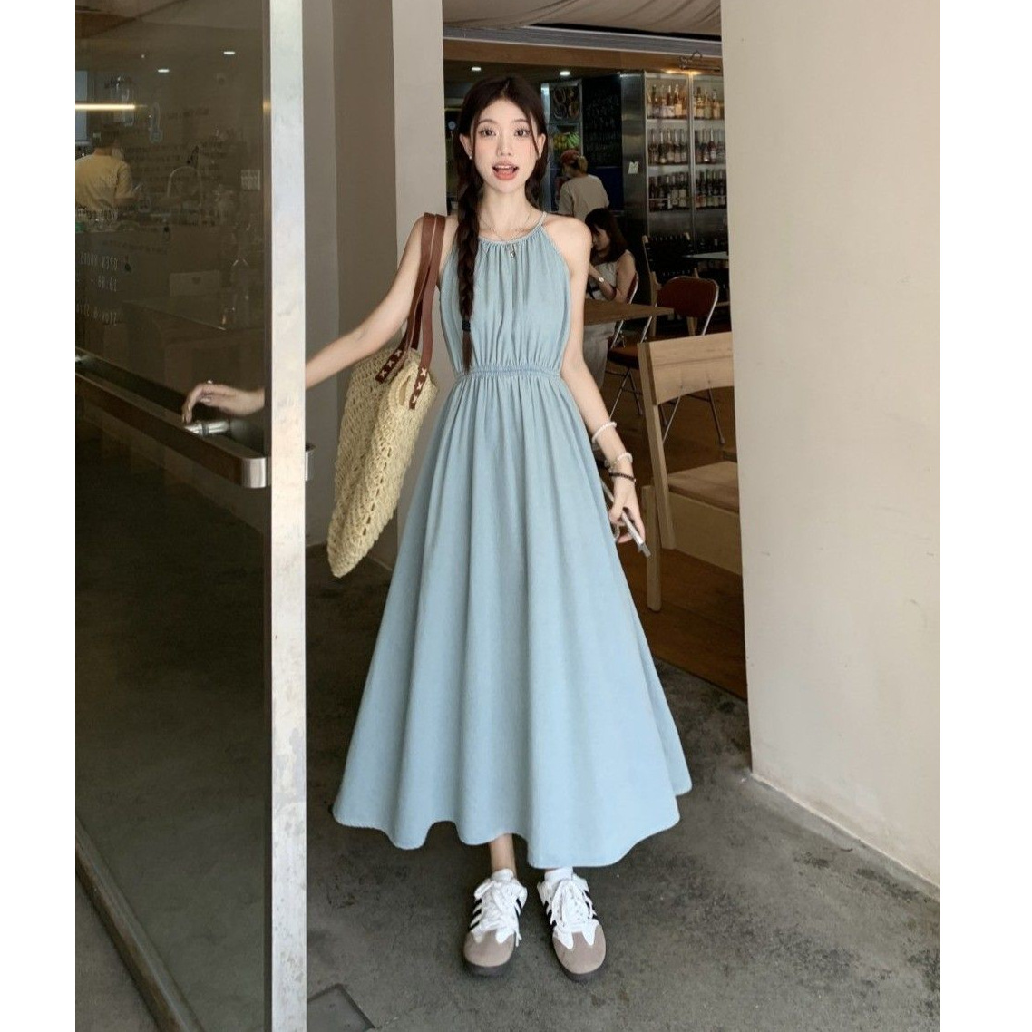 블루 프렌치 스타일 목 슬링 원피스 여성 여름 새 해변 휴가 민소매 해변 롱 원피스