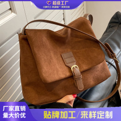 磨砂包包女大容量2025新款时尚秋冬单肩斜挎包网红质感小方包
