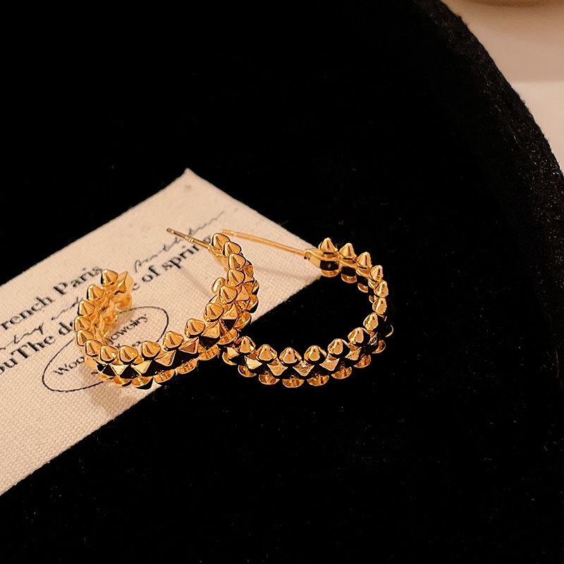 Pendientes de perlas asimétricas con cuernos de diamantes súper parpadeantes de plata Pendientes de nicho de viento frío femenino Pendientes de lujo ligero de alta calidad