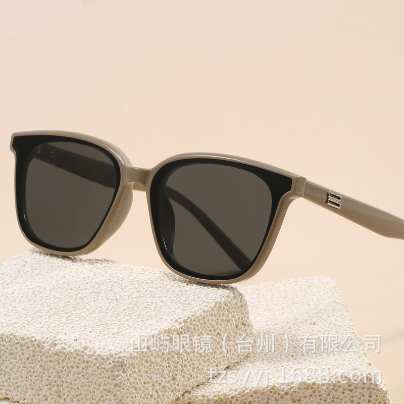 Square quality fashionable trend universal sunglasses for men and…