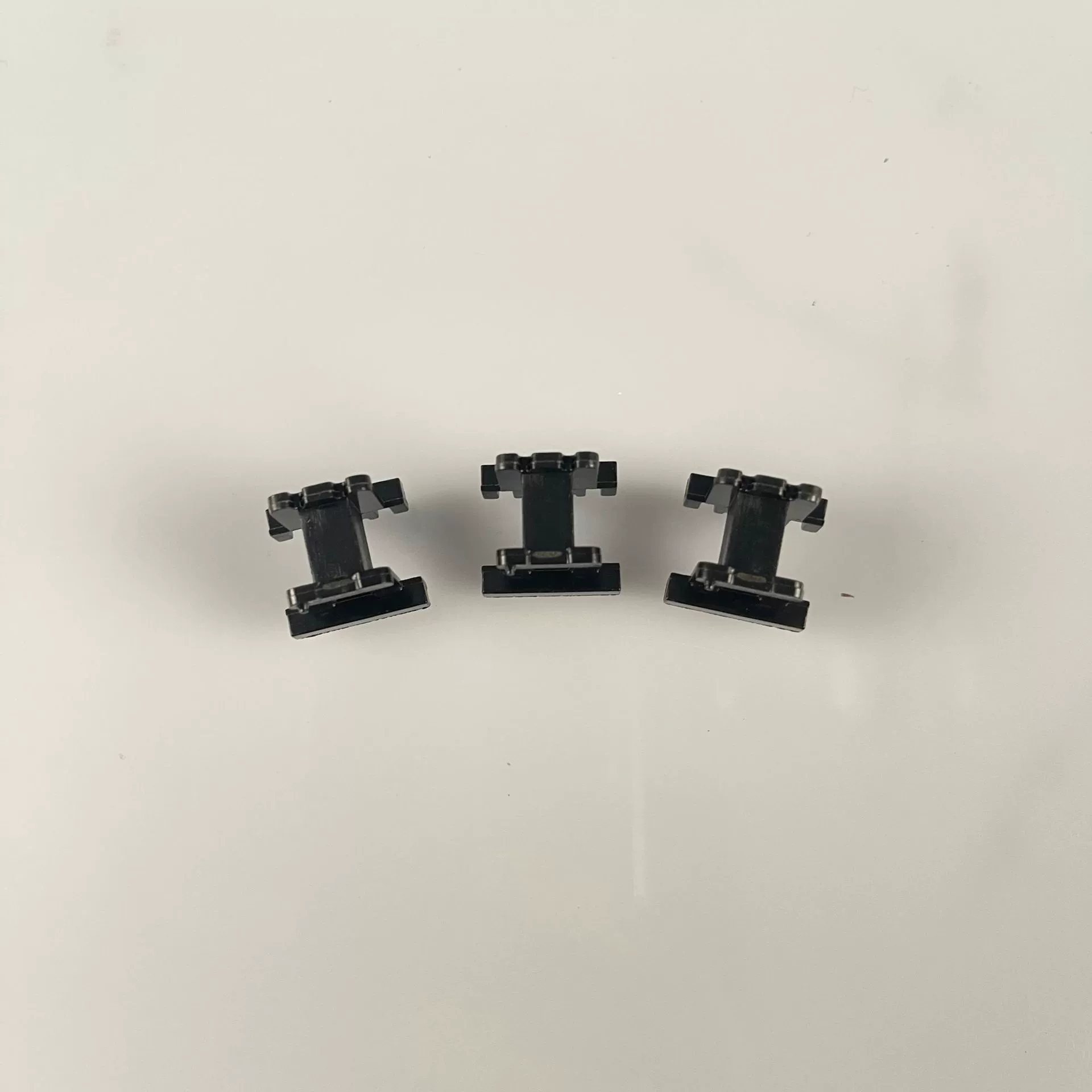 Производитель поставляет горизонтальный тип EE16 с расширенными 5+5 слотами, увеличенной высотой магнитного сердечника на 7 мм, шагом между контактами 13 мм, бакелитовой рамой для электроники.