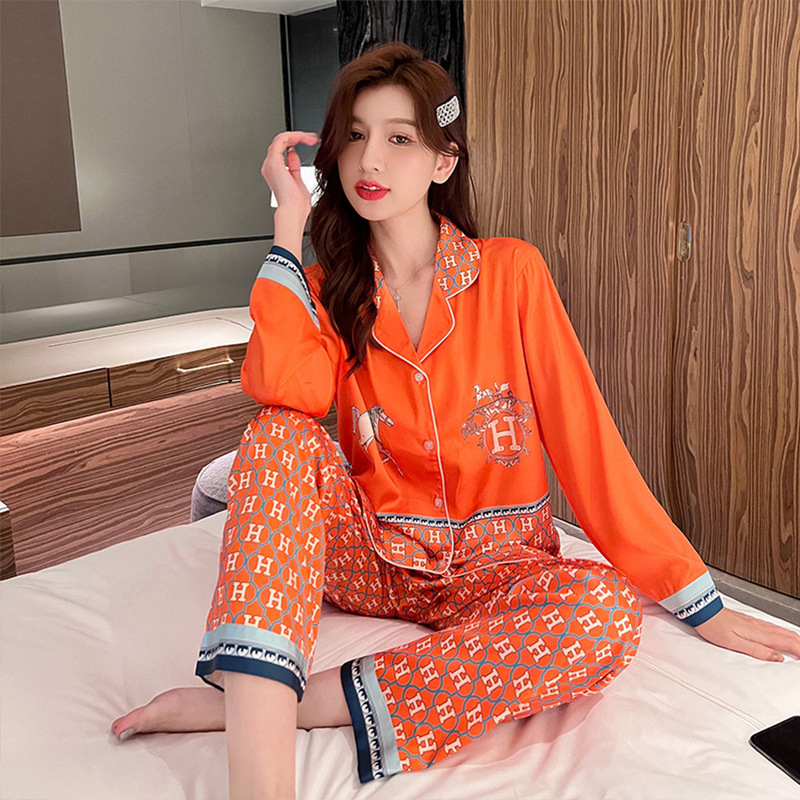 Women's Ice Silk Pajamas for Spring and Autumn, Thin Long-Sleeved Long Pants Set, Turn-Down Collar, Korean Style, Plus Size Pajamas, Suitable for Wearing Outside and as Loungewear