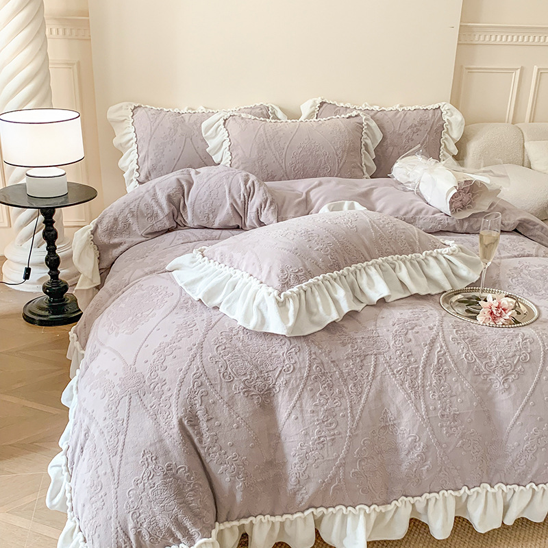 Telado de terciopelo de leche de cuatro piezas princesa viento no estático terciopelo bebé desnudo dormir A clase de kit de madre y bebé grueso y cálido