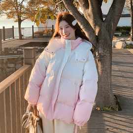 减龄休闲渐变色立领连帽羽绒服女2025冬保暖元气满满活力羽绒外套