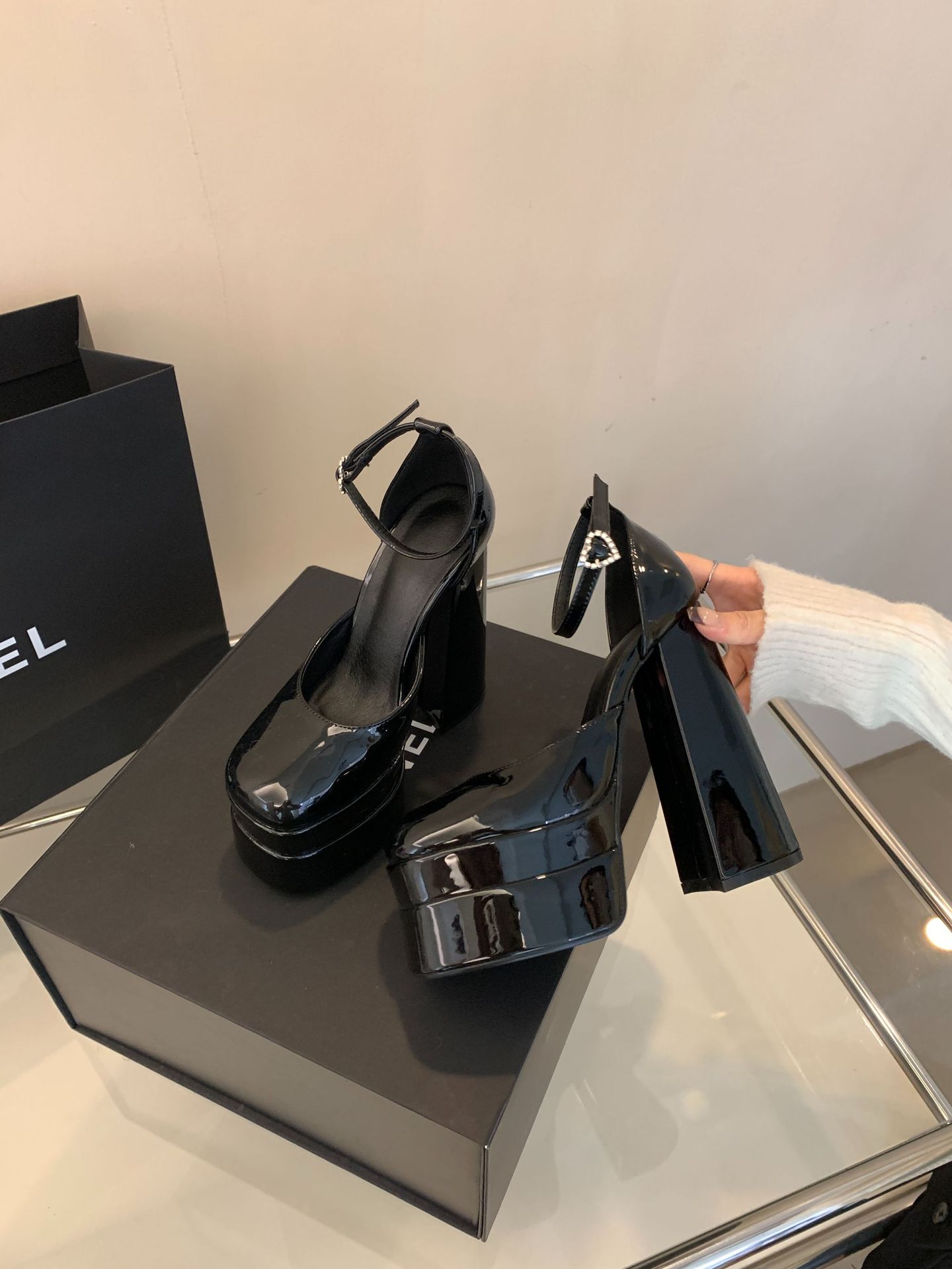 Sandal cao gót nữ mũi vuông quai ngang khóa kim cương gót 14 cm — Màu đen chi tiết 32