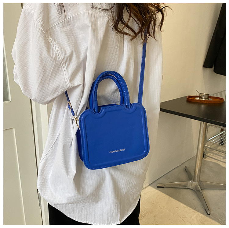 New Fashion Solid Color Portable Square One-shoulder Messenger Bag19.5*16.5*6.5cm display picture 2