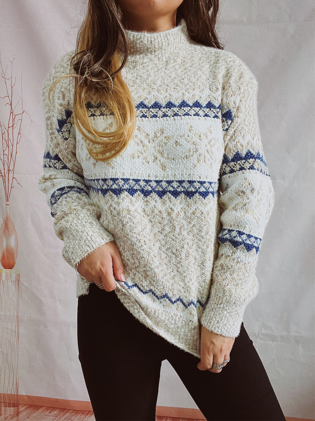 Dámský pletený svetr s dlouhým rukávem a zahuštěným vzorem sněhové vločky a polovičním rolákem_voghion.com