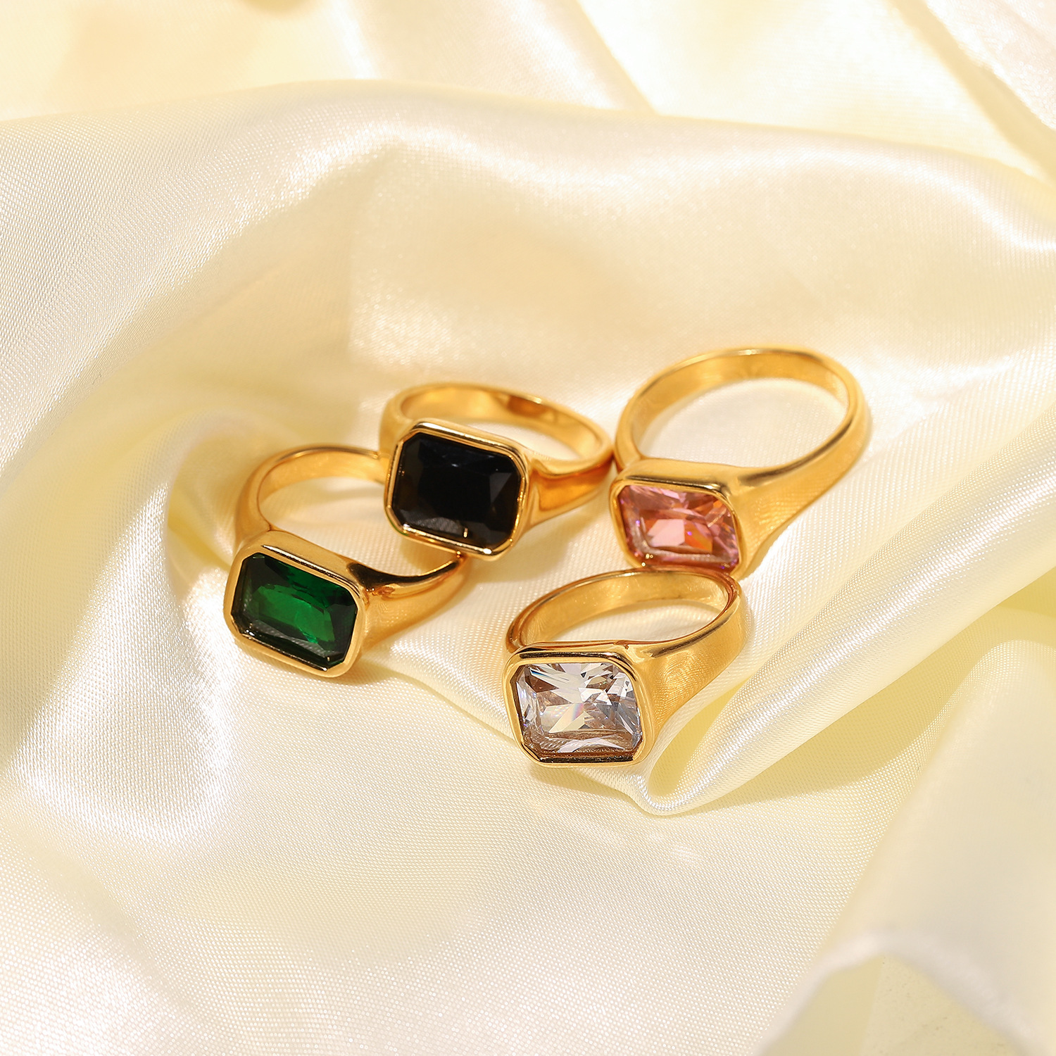 Retro 18k Gold Plated Square Zircon Stainless Steel Square Pink Green Zircon Glossy Ring display picture 3