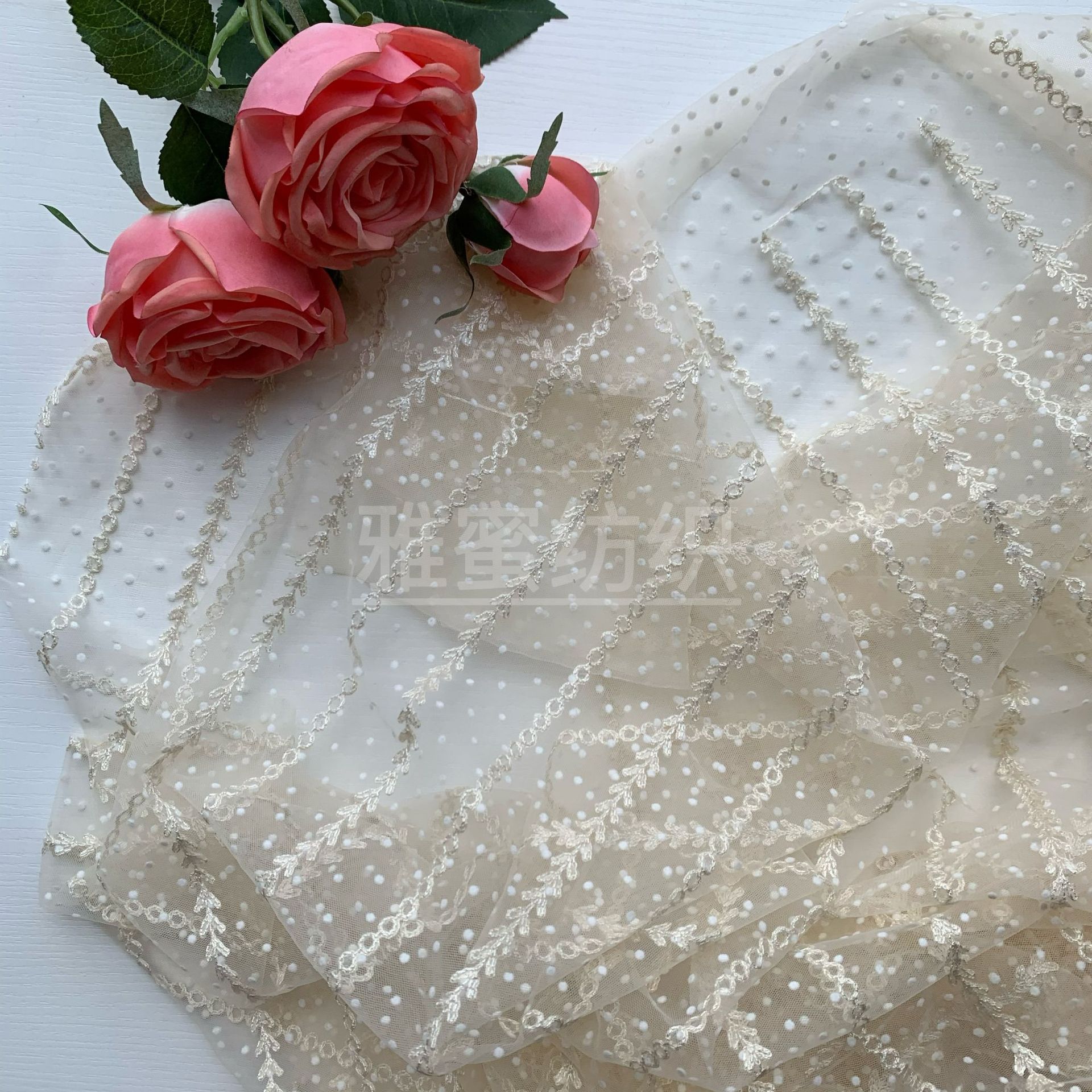 Arte de malla flocado punto brillante bordado barra vertical Amor Círculo Tridimensional hermosa Lolita tela de la ropa